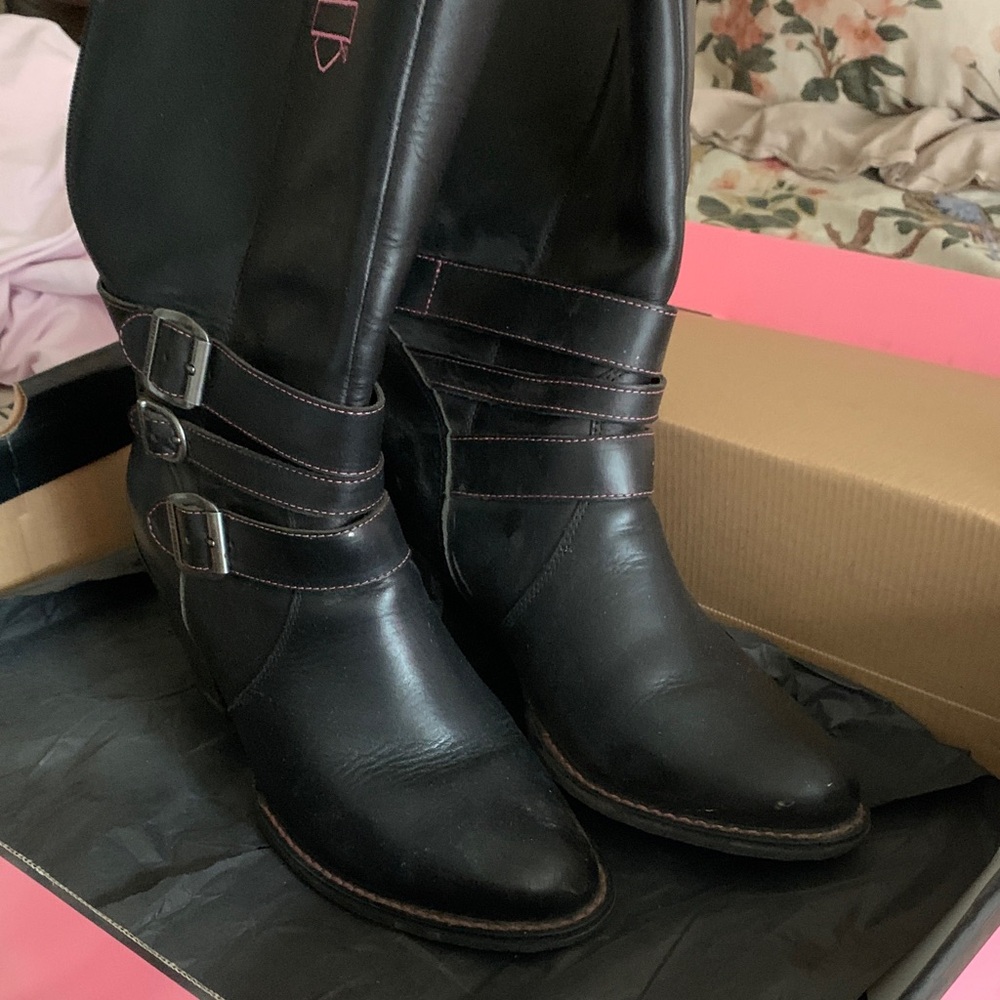 Boots - Picture 2 of 4